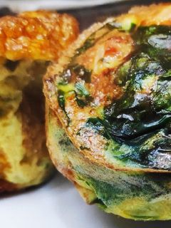 Una foto de Muffins de espinacas y pollo