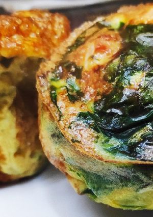 Una foto de Muffins de espinacas y pollo