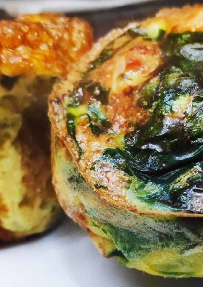Una foto de Muffins de espinacas y pollo