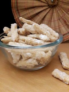 સ્વીટ ફિંગર્સ મઠરી (Sweet Fingers Mathri Recipe In Gujarati) રેસીપી મુખ્ય ફોટો