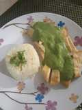 Tiras de pollo con crema de cilantro