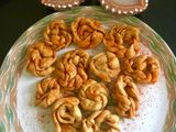 ફરસી ટ્વીસ્ટ પૂરી (Farsi Twist Poori Recipe In Gujarati)