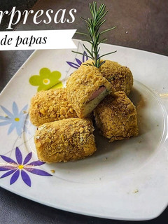 Una foto de Sorpresas de Papas (croquetas rellenas de panchos)