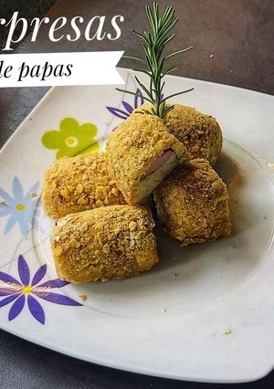 Una foto de Sorpresas de Papas (croquetas rellenas de panchos)