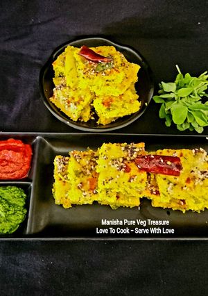 A picture of Besan Sooji Methi Dhokla.