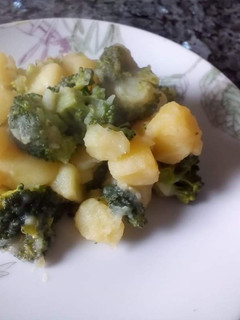Una foto de Brócoli con patatas al limón