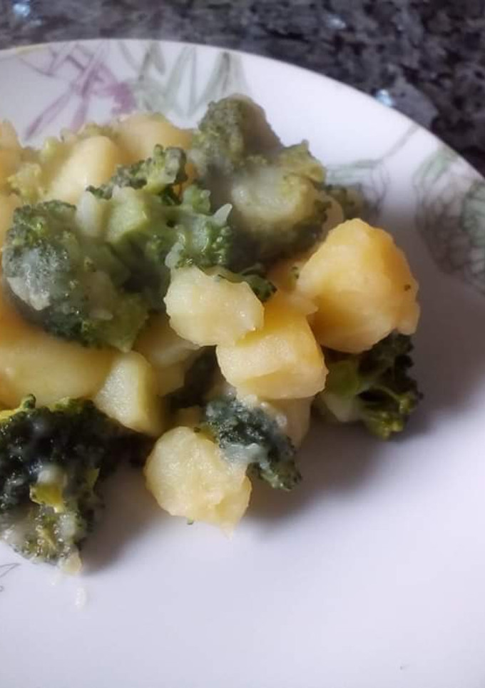 Una foto de Brócoli con patatas al limón