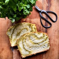 A picture of Pesto braid.