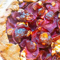 A picture of Beetroot,feta & caramelised onion tart😋😋😋.