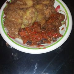 A picture of Fried potatoe with egg an paper chicken.