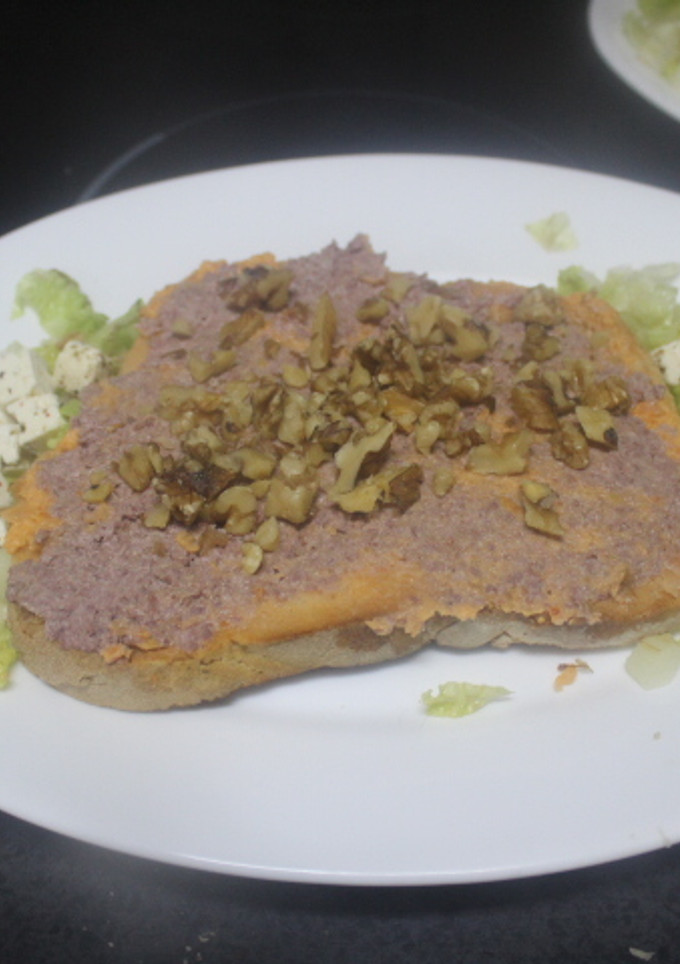 Una foto de Tostadas de paté y nueces