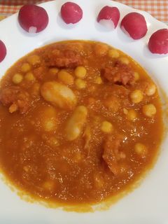 Una foto de Garbanzos y Judiones o Alubias blanca en cascote