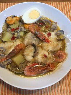 Una foto de Caldereta de rape y cocochas de bacalao