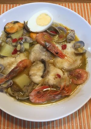 Una foto de Caldereta de rape y cocochas de bacalao