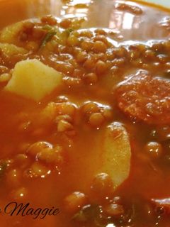 Una foto de Lentejas con patatas y pimiento choricero