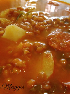Una foto de Lentejas con patatas y pimiento choricero