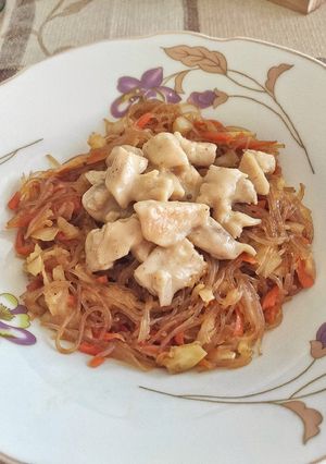 Kínai tészta mézes-mustáros csirkemellel recept fotója