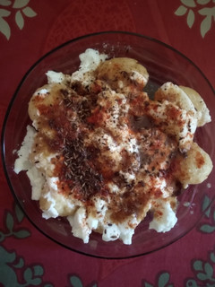 A picture of Dahi pakodi.
