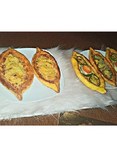 صورة لوصفة بيتزا التركية بحشوة تهبل😋🍕😋: