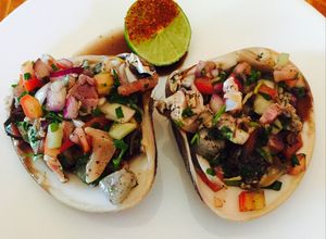 Una foto de Ceviche de almeja y Camarón