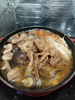 A picture of Sukiyaki Beef (牛肉すき焼き).