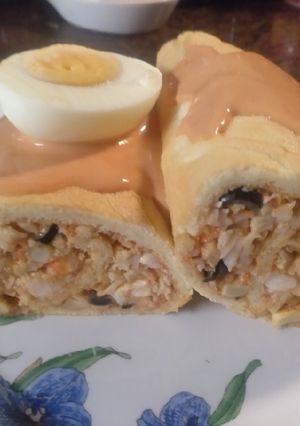 Una foto de Enrollado relleno de marisco