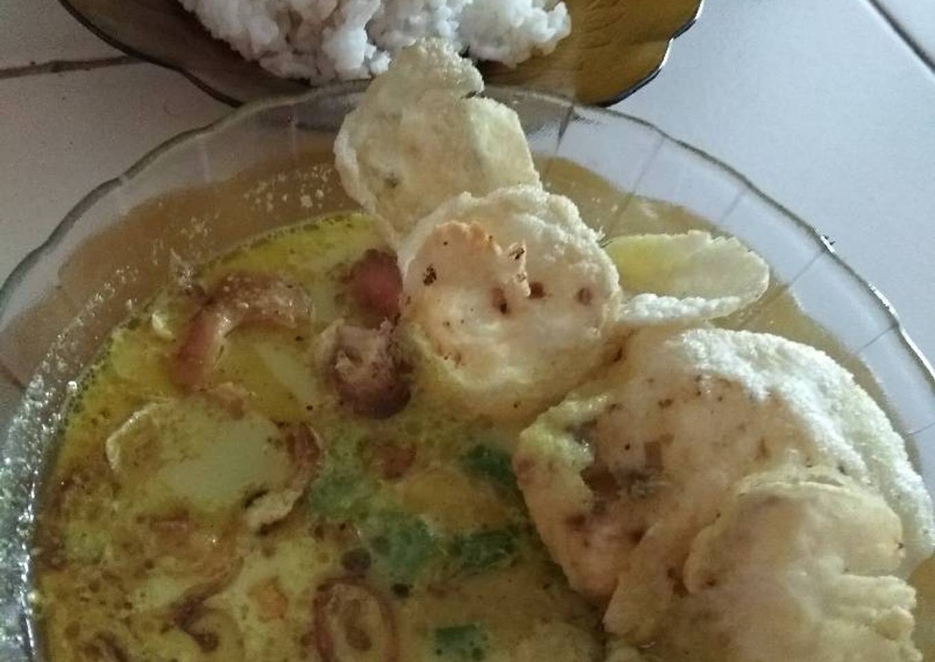 Soto ayam kuah susu dan satan