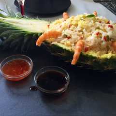 Foto principal de Arroz de jazmín con piña y langostinos