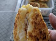 Una foto de pan de yuca sin huevo