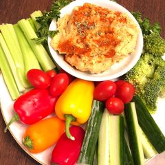 Nia’s homemade hummus without oil A picture of Nia’s homemade hummus without oil.