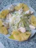 Ensalada de pollo, caigua, piña y col