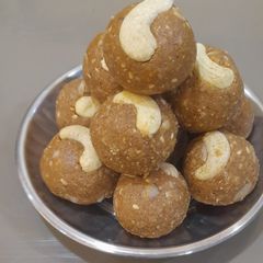 A picture of Panjeeri Laddoo.
