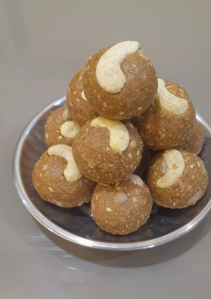 A picture of Panjeeri Laddoo.