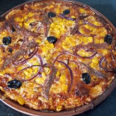A picture of Chicken Mince-Crust Pizza.