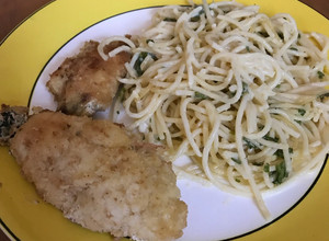 Una foto de Rollitos de pollo rellenos de espinacas con queso