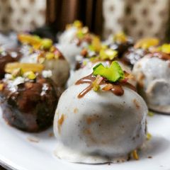 A picture of Oreo choco balls.