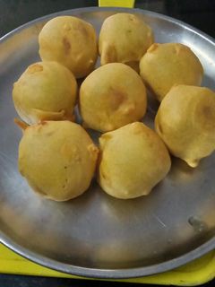 બટેટા વડા(batka vada recipe in gujarati) રેસીપી મુખ્ય ફોટો