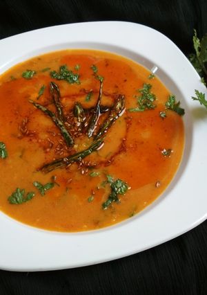 A picture of Tamater ki kadhi.