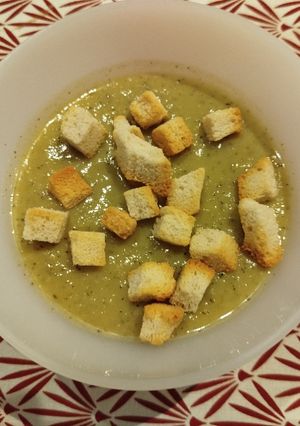 Foto principal de Crema Fría Detox de Calabacín con puerro y Manzana