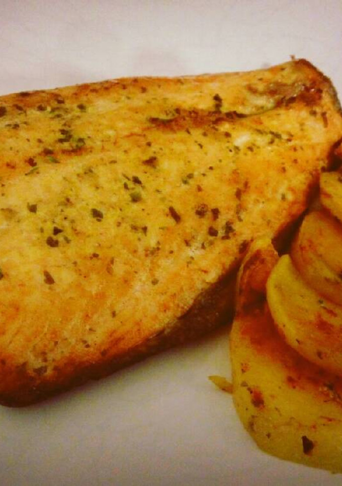 Una foto de Salmón al horno con patatas