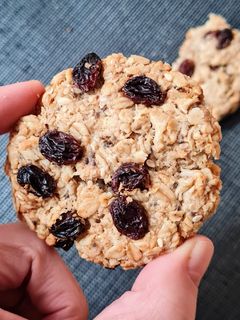 Una foto de Galletas de avena crocantes, macrobióticas 🥣 🧘🏻♀️ ☯ galletas saludables sin azúcar agregado