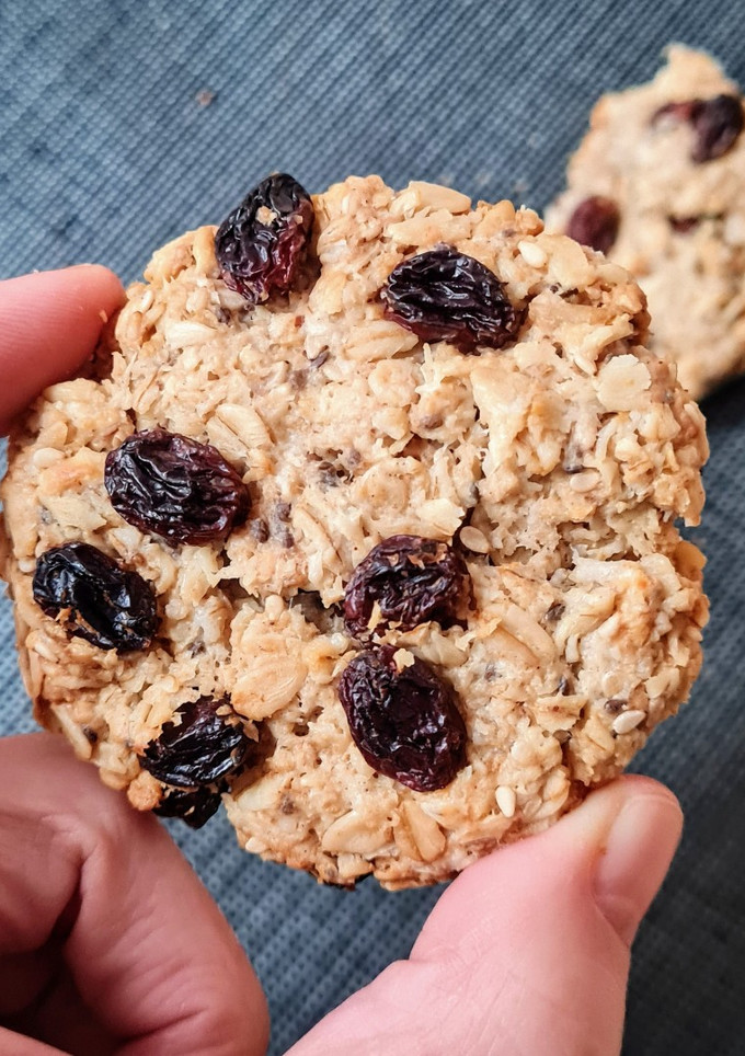 Una foto de Galletas de avena crocantes, macrobióticas 🥣 🧘🏻‍♀️ ☯ galletas saludables sin azúcar agregado