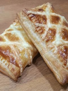 Una foto de Empanadas de atún con tomate