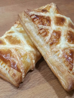 Una foto de Empanadas de atún con tomate
