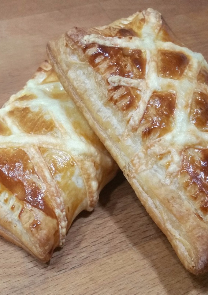 Una foto de Empanadas de atún con tomate