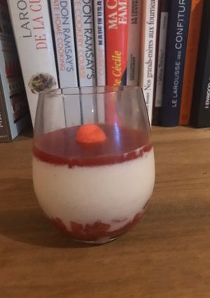 Une photo de Panna Cotta’gada aux fraises