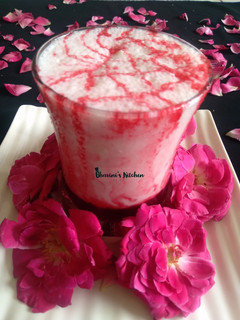 રોઝ લસ્સી (Rose Lassi Recipe In Gujarati) રેસીપી મુખ્ય ફોટો