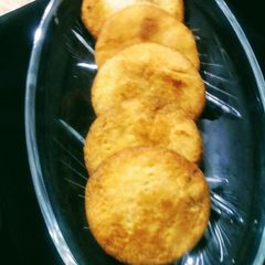 A picture of Meethi tikyan.