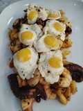 Pulpo y gambas con huevos de codorniz