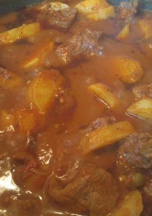 Una foto de Estofado de carne, papas y verduras, está que vuela! 🤩💯🤤👏